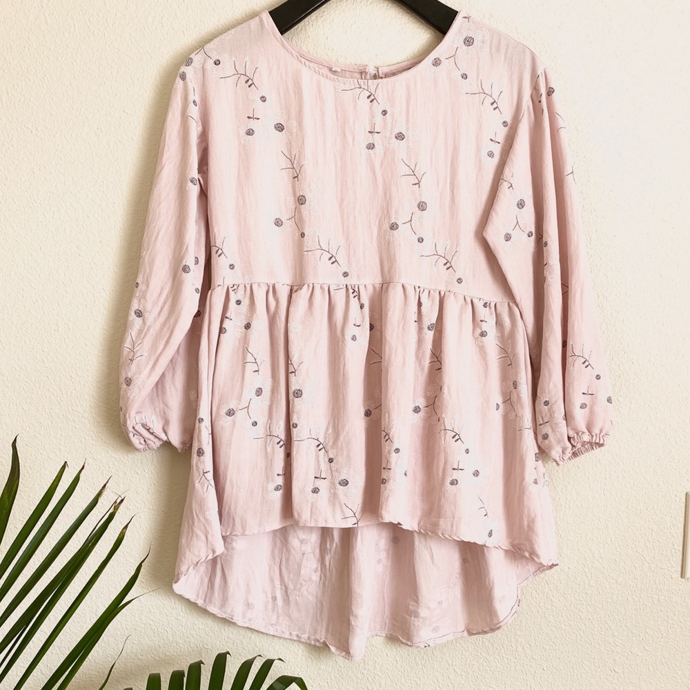 NWOT Blush Floral Hi-Lo Top
